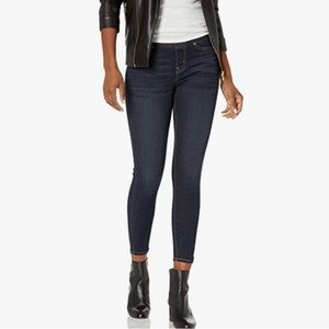 Signature by Levi Strauss & Co. Women's Totally Shaping Pull-on Skinny Jeans, 8